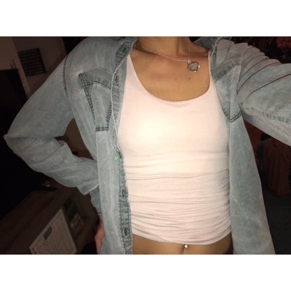 EXPRESS STONEWASH DENIM BUTTON-UP - Picture 2 of 5